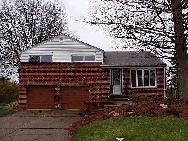 214 Spartan Dr