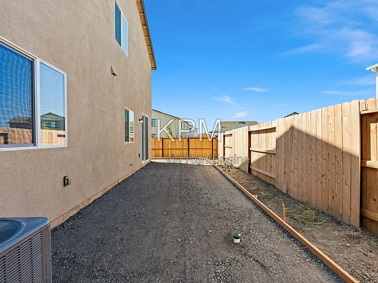 10925 Admiral Cove Way #1 — Photo 38