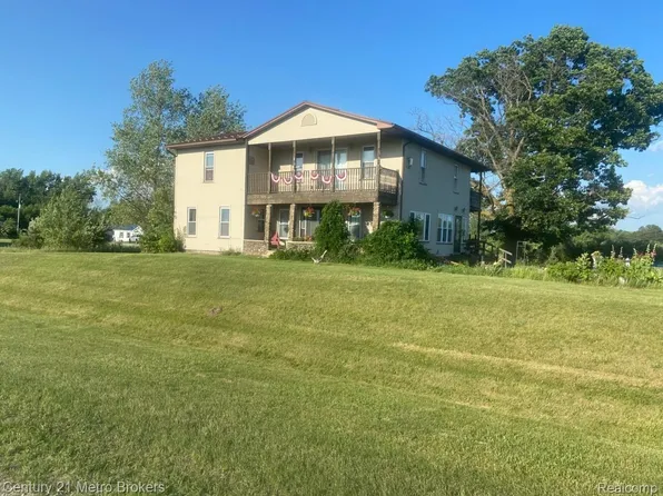 7584 N Sheridan Rd, Edmore, MI 48829