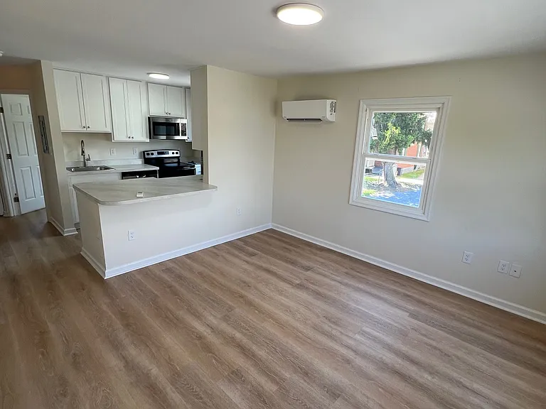 12 N Main St #4 — Photo 1
