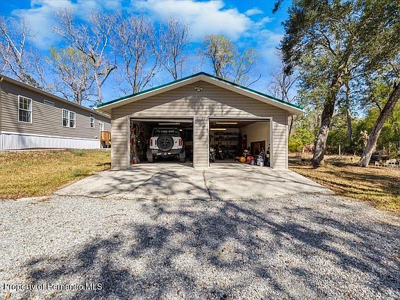 5th image of 19611 Manecke Rd