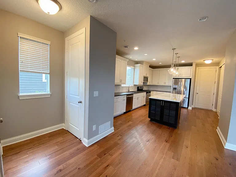 6900 Crosby Ct — Photo 9