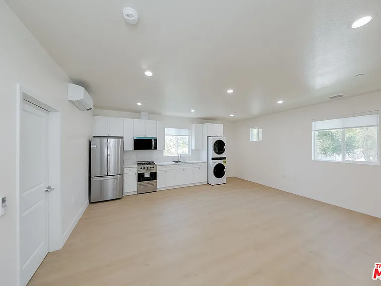 233 N Chicago St — Photo 17