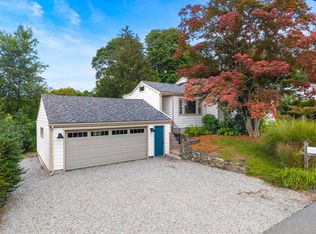 5 Pleasant St, Mystic, CT 06355