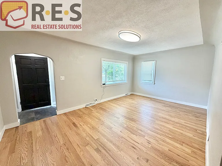 988 Yates St — Photo 4