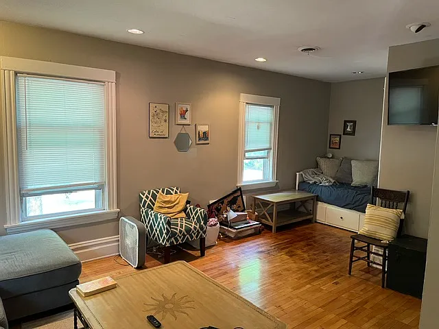 438 2nd St NE #438 — Photo 9