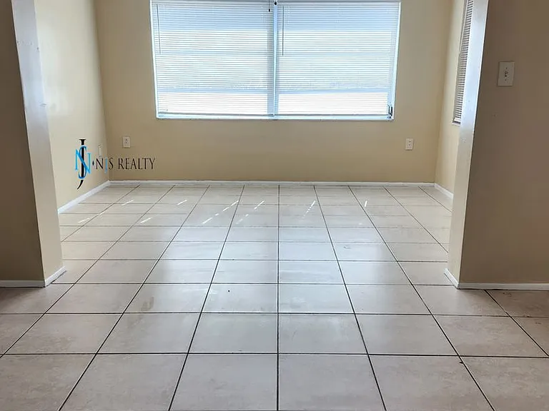 1350 Whitehall Ln — Photo 7