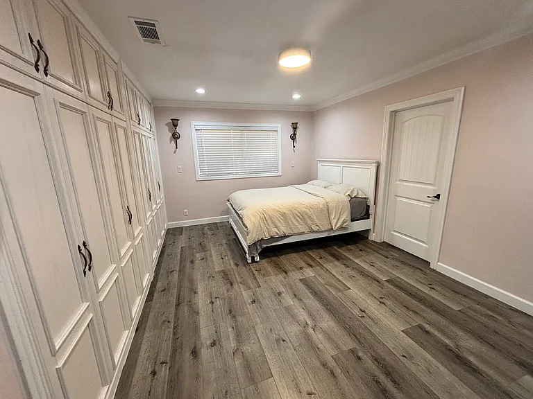 5444 Howard St — Photo 5