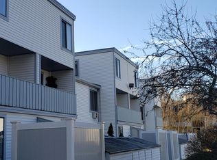 14 Hamre Ln #B, Branford, CT 06405