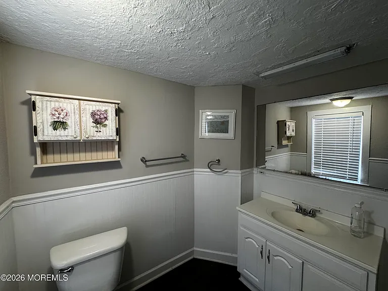 1712 Bay Ave #B — Photo 8