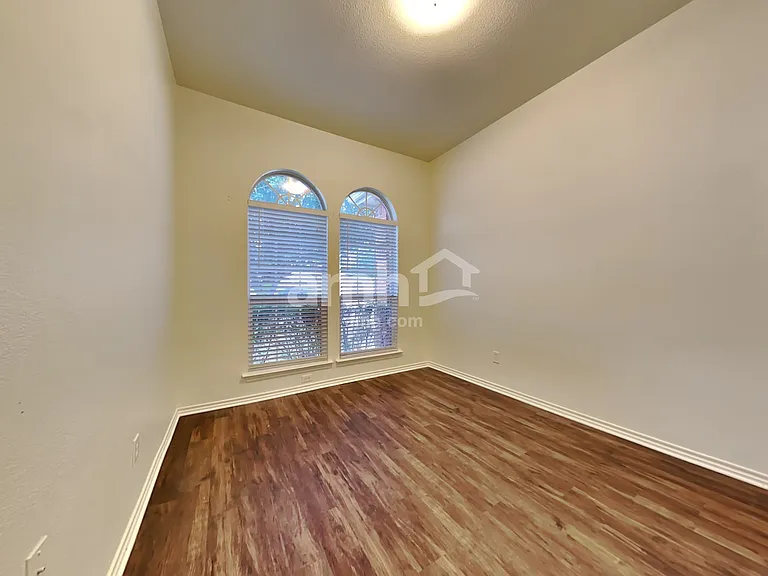 5745 Ozark Dr — Photo 18