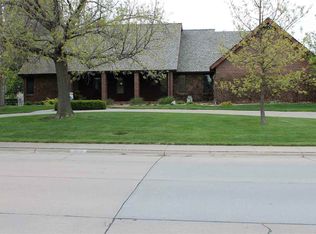 3003 Country Club Ln, Kearney, NE 68845