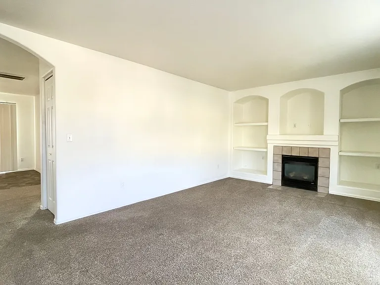 4961 Leland Point — Photo 2