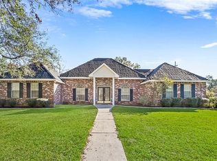 111 Pine Oaks Dr, Madisonville, LA 70447