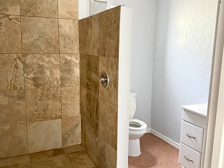 506 S Madison St — Photo 11