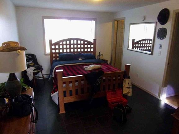 5th image of 23 E Kellogg St