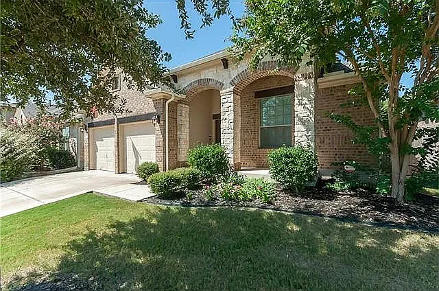3 bed, 1886 sqft, $2,495 — Photo 2
