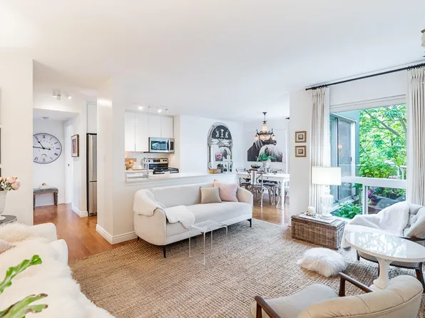 1510 W 1st Ave #605, Vancouver, BC V6J 4S3