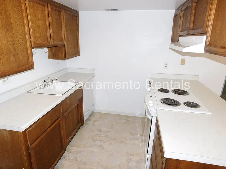 5840 Shelldrake Ct — Photo 6