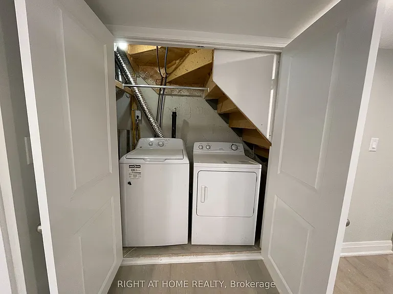 3551 Autumnleaf Cres #LOWER — Photo 7