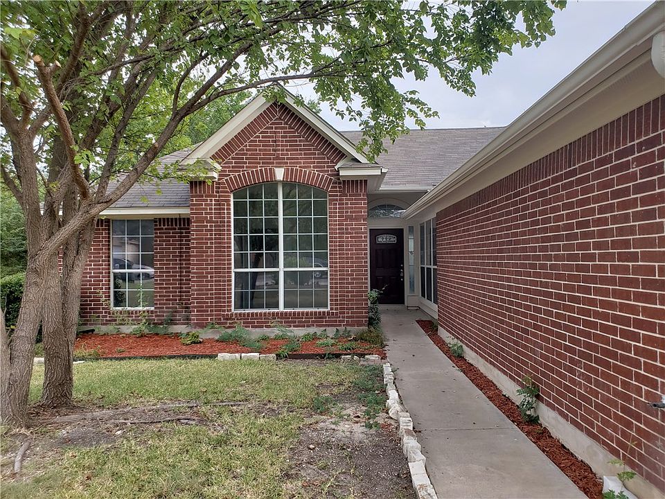 1st image of 719 Honeysuckle Dr