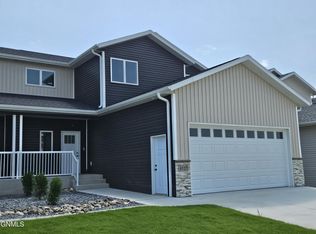 4127 Steel Pl, Bismarck, ND 58503