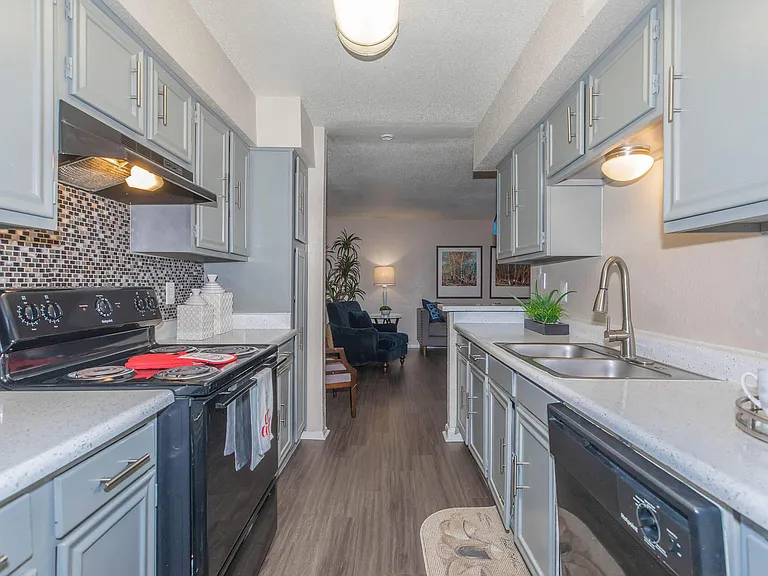 Waterford Grove Apartments — Photo 25
