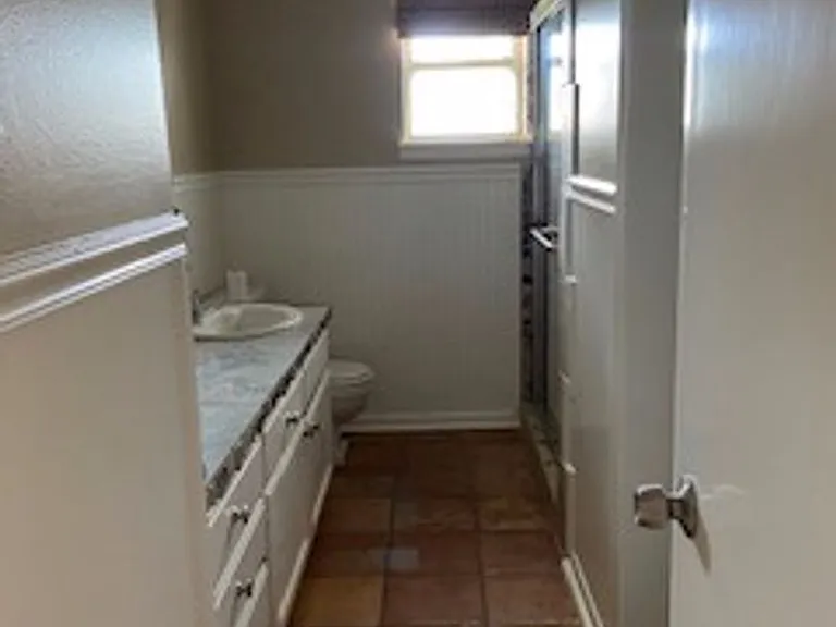 2250 Greenbriar Dr — Photo 12