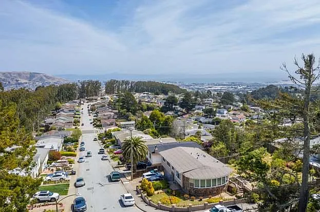 2900 Evergreen Dr — Photo 11