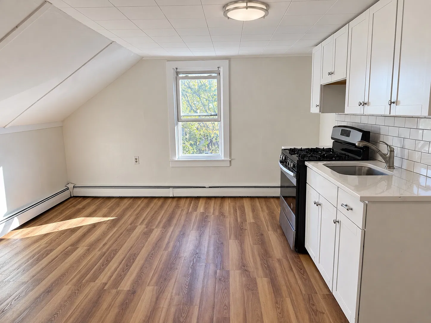 2 bed, 750 sqft, $1,895 — Photo 1