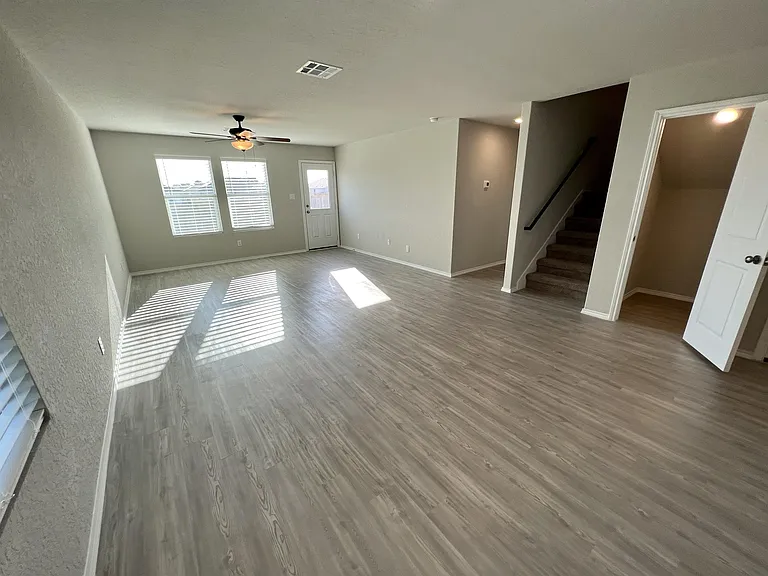2824 Rosefinch — Photo 11