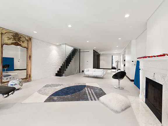 4th image of 126 E 62nd St #2