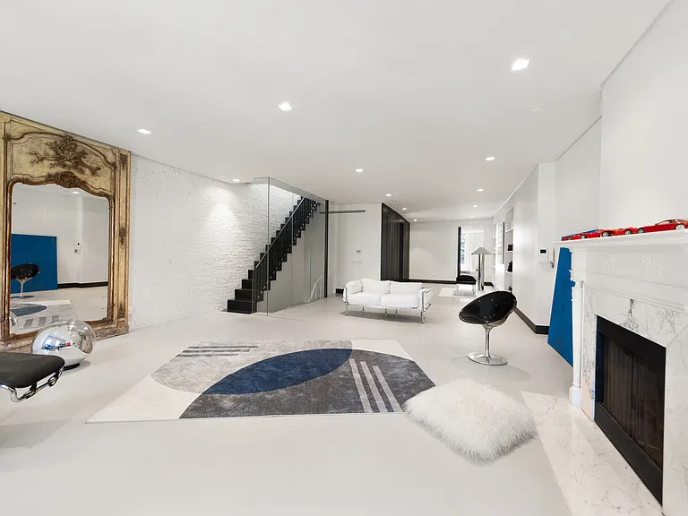 126 E 62nd St #2 — Photo 4