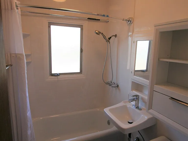 1458 E 33rd St #15 — Photo 10