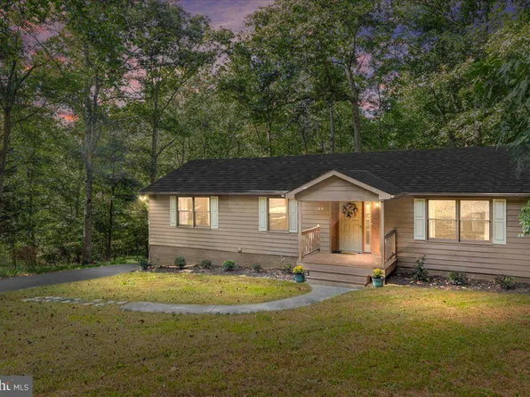 104 Dogwood Dr, Cross Junction, VA 22625