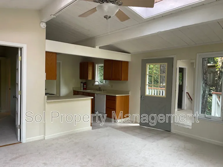 175 S Redwood Dr — Photo 7