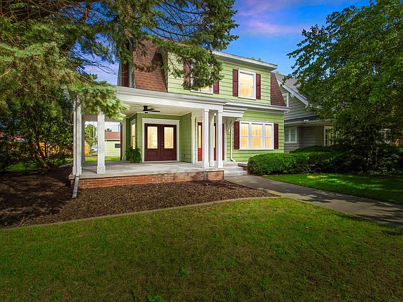 3rd image of 1825 W Moss Ave