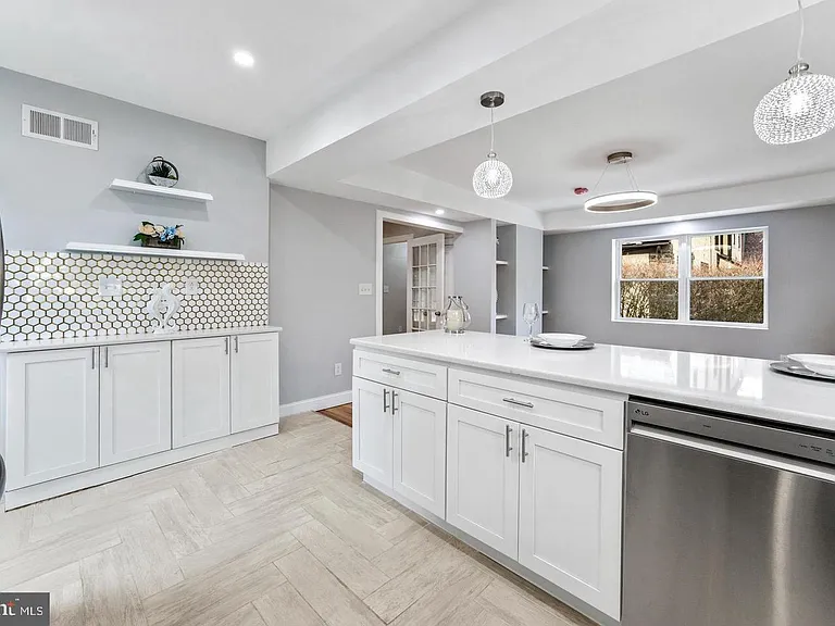 541 E Church Rd — Photo 11