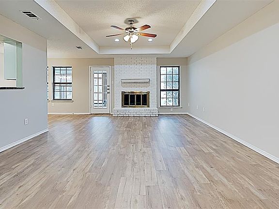 5th image of 444 Meadowhill Dr