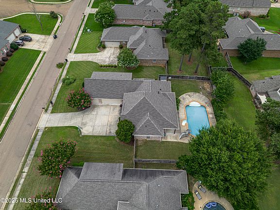 3rd image of 146 Hemlock Ln