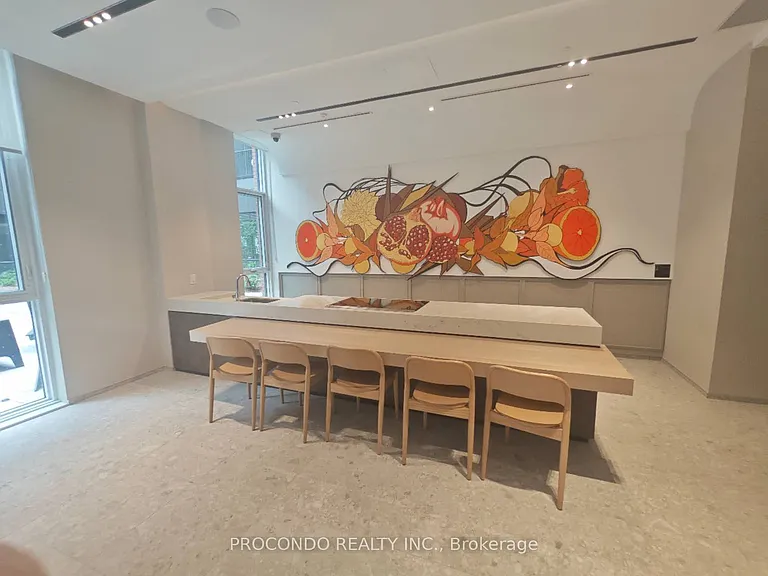 10 Oak St #2010 — Photo 21