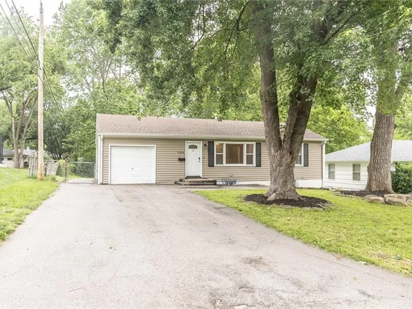 7018 Woodward St, Overland Park, KS 66204
