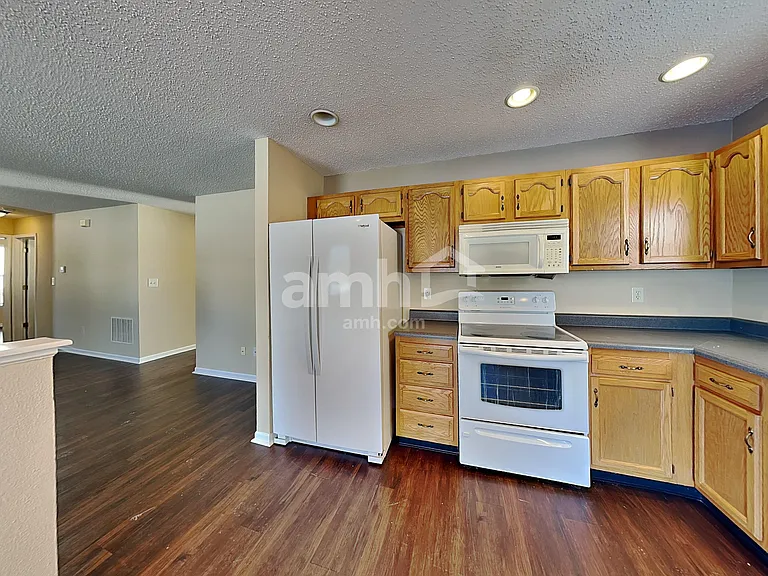 8110 Red Barn Ct — Photo 4