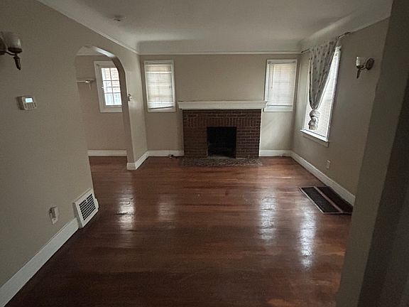 Living room with Fireplace