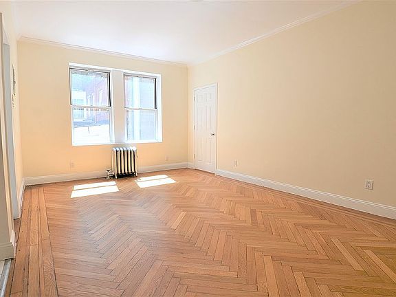 3rd image of 130 W 10th St #3