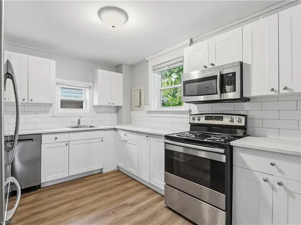 107 Lake St, Saint Catharines, ON L2R 5X7