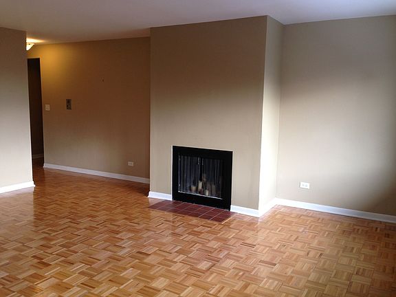 3rd image of 644 W Arlington Pl APT 4A