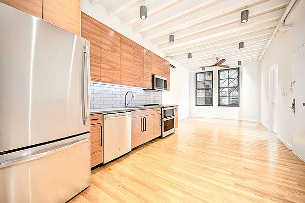 Rented by Urbane Brokerage | media 12