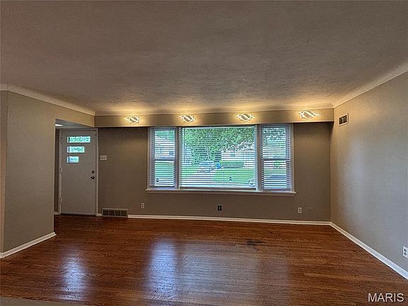 4th image of 3649 E Edgar Ave