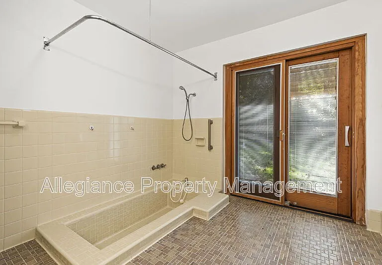 3548 N Valley St — Photo 17
